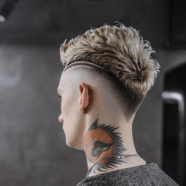 Moicano Disfarçado com V em 2023  Desenho de cabelo masculino, Aparência  de cabelo, Risco no cabelo masculino